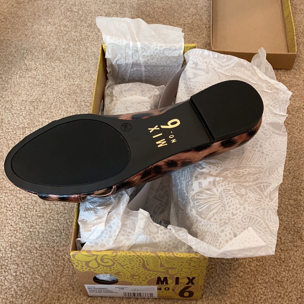Brand new in box leopard glittered Flats - Picture 3 of 4
